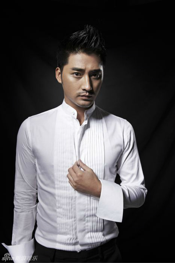 新浪娱乐讯 近日,演员张旭曝光一组时尚写真,冷酷帅气,眼神犀利,展现