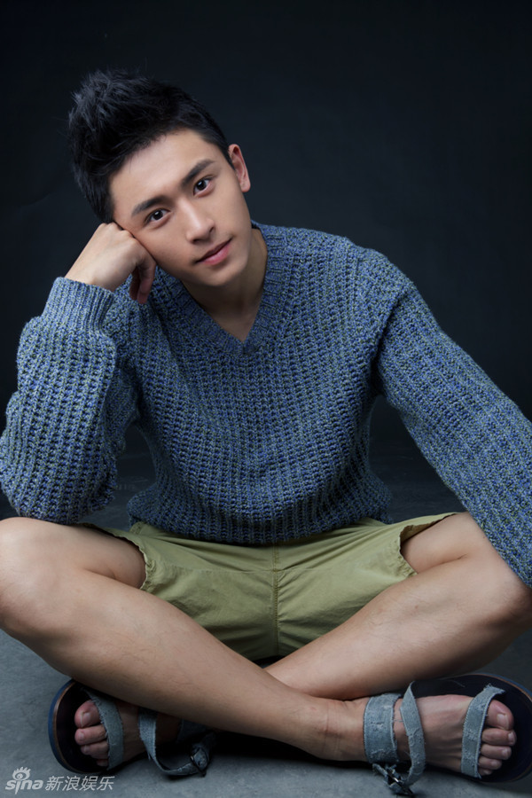 组图:张哲瀚曝光混搭写真 阳光男孩气质温暖