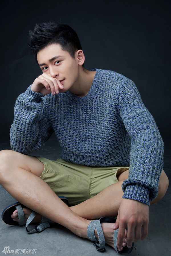 组图:张哲瀚曝光混搭写真 阳光男孩气质温暖