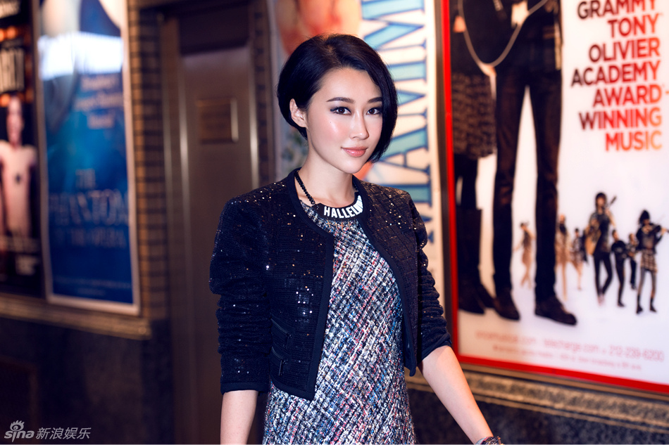 组图:马梓涵纽约街拍大片 漫步百老汇大街潮范