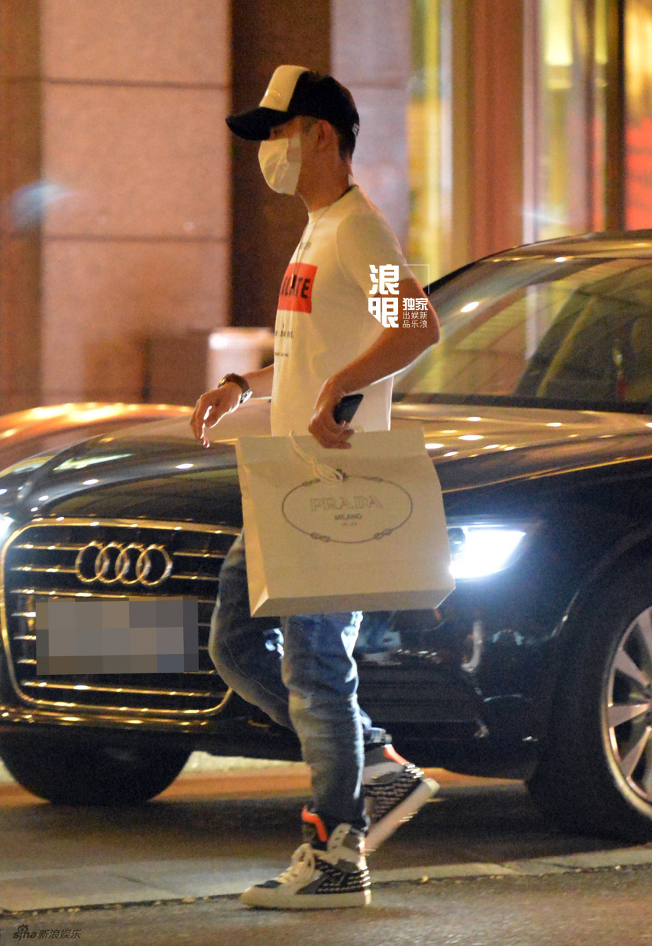 组图:罗晋戴口罩逛街 购物完上车猛抽烟_高清图集_新浪网
