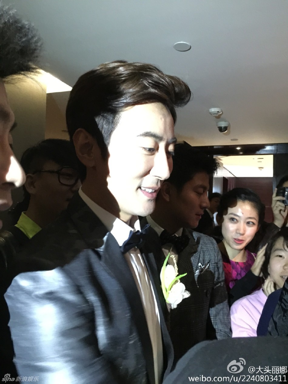 新浪娱乐讯 韩国女演员蔡琳和中国男演员高梓淇的婚礼于今日(10月14日