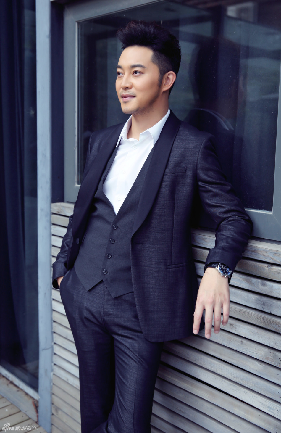组图:沙溢街拍笔挺帅气 商务男士魅力难挡_高清图集_新浪网