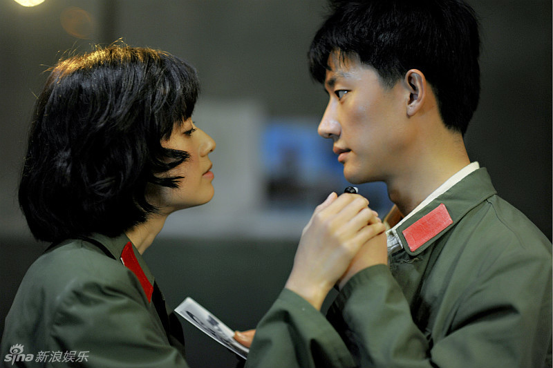 新浪娱乐讯 崔健执导,倪虹洁黄轩等主演的影片《蓝色骨头》将于17日