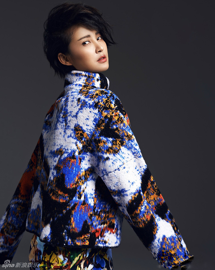 组图:张歆艺花轮头拍大片 用回归寻找存在感_高清图集_新浪网