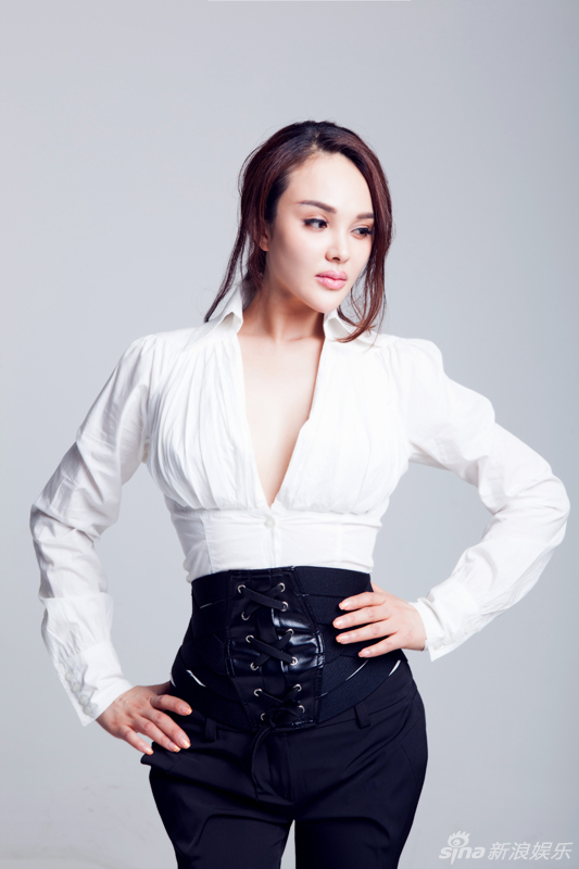 组图:姚美伊创意写真气质多变性感魅惑_高清图集_新浪网