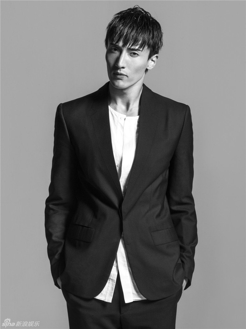 王传君黑白映画写真 帅气男神眼神醉人