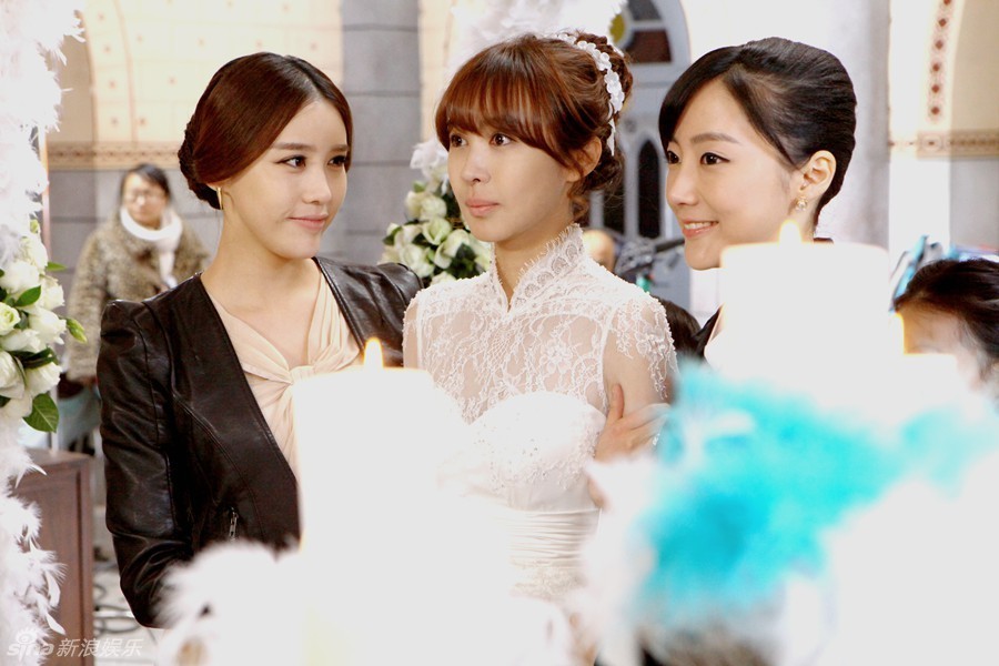 组图:《奇葩》孙艺洲抢亲 李菲儿成性感新娘