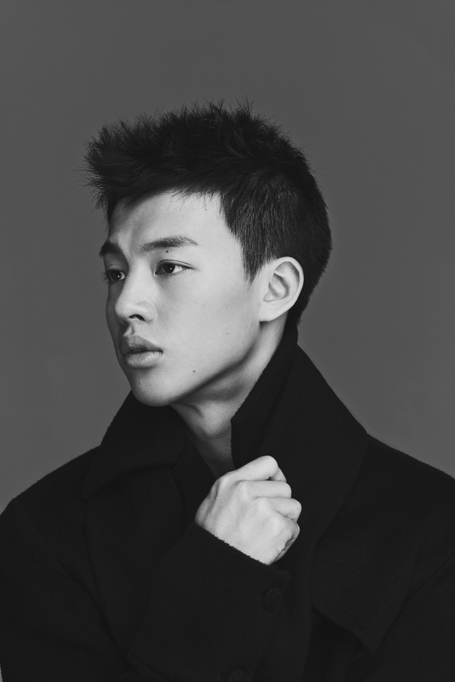 蓝色骨头 男主角尹昉写真 演绎质感青春