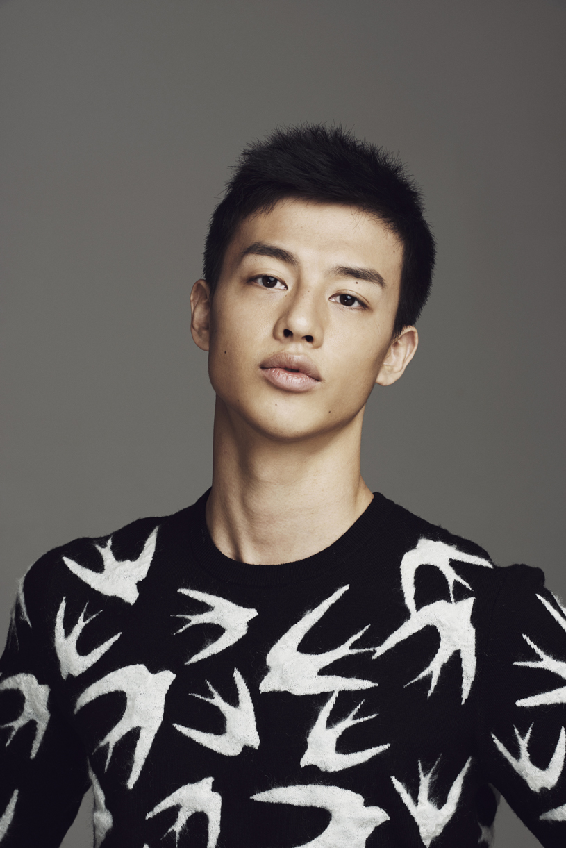 组图:《蓝色骨头》男主尹昉写真演绎质感青春_高清图集_新浪网