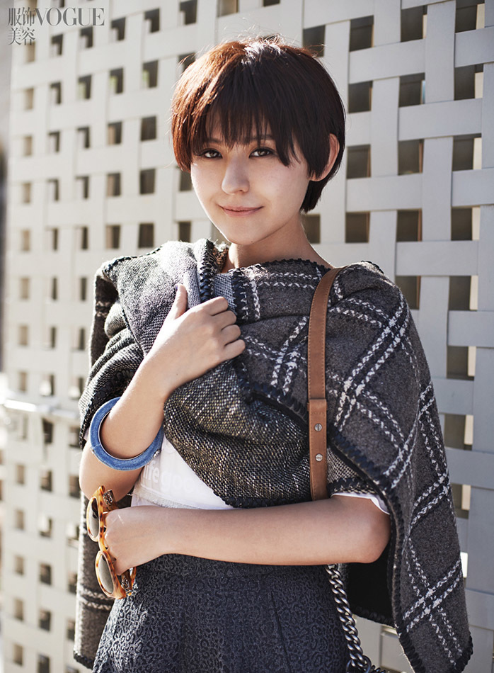 组图:热依扎写真秀美腿 宁贵人变短发魅力依旧_高清图集_新浪网