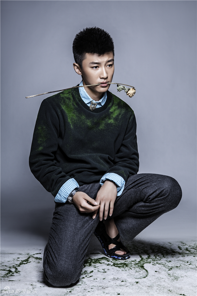 组图:代旭时尚写真曝光 深邃眼神尽显暖意_高清图集_新浪网
