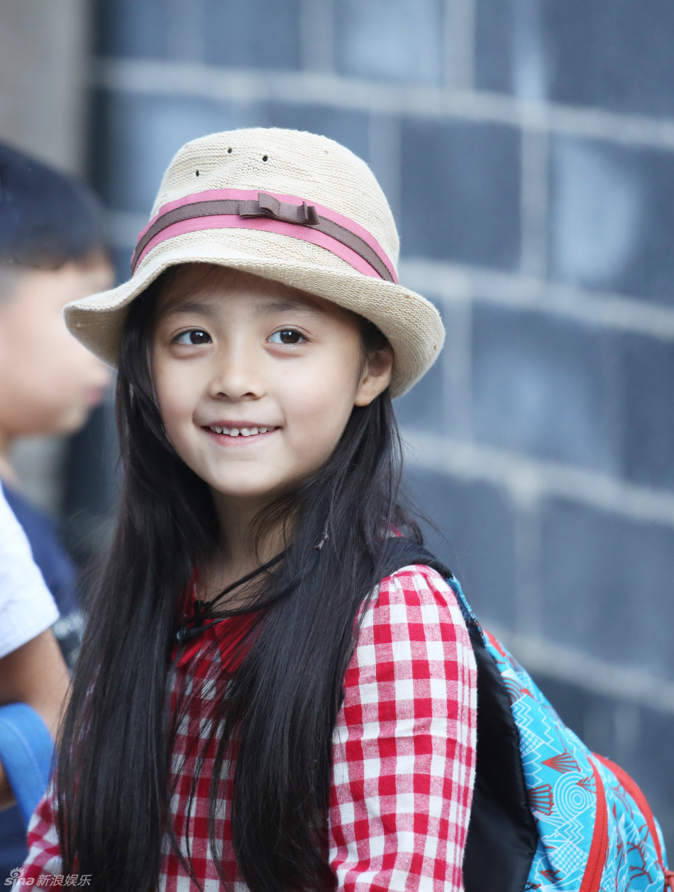 组图:一年级小朋友特色多 "小苹果"变万人迷_高清图集_新浪网