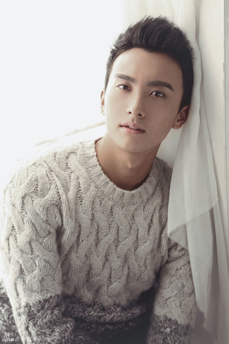 凭借热播剧《战长沙》,《半路父子》迅速蹿红的90后"小鲜肉"牛骏峰