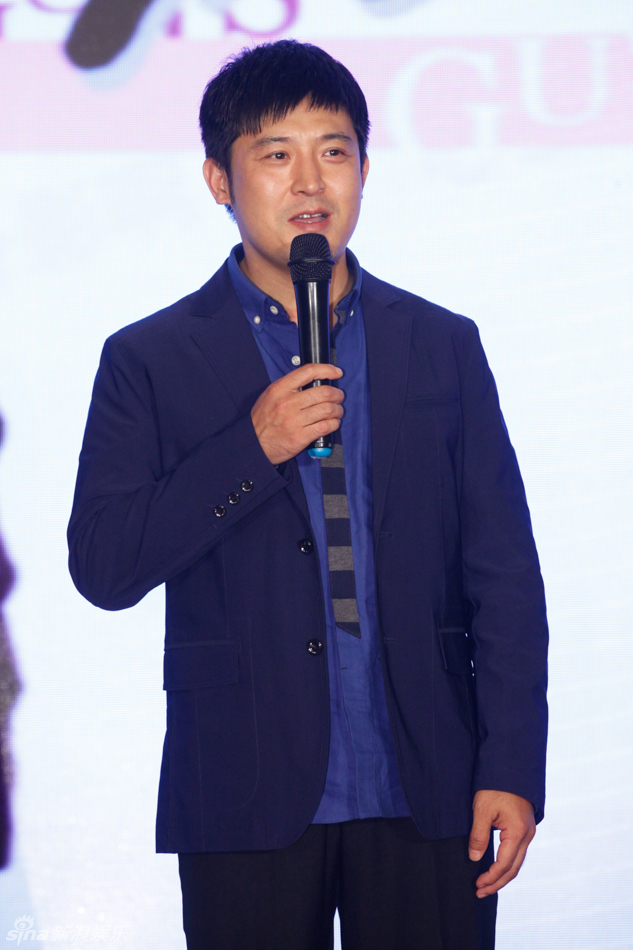 组图:《玩伴》发布会 洛葳孙涛亮相宣传