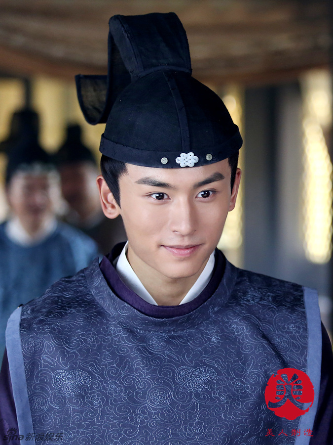 新浪娱乐讯《美人制造》曝光了张哲瀚的多张剧照.