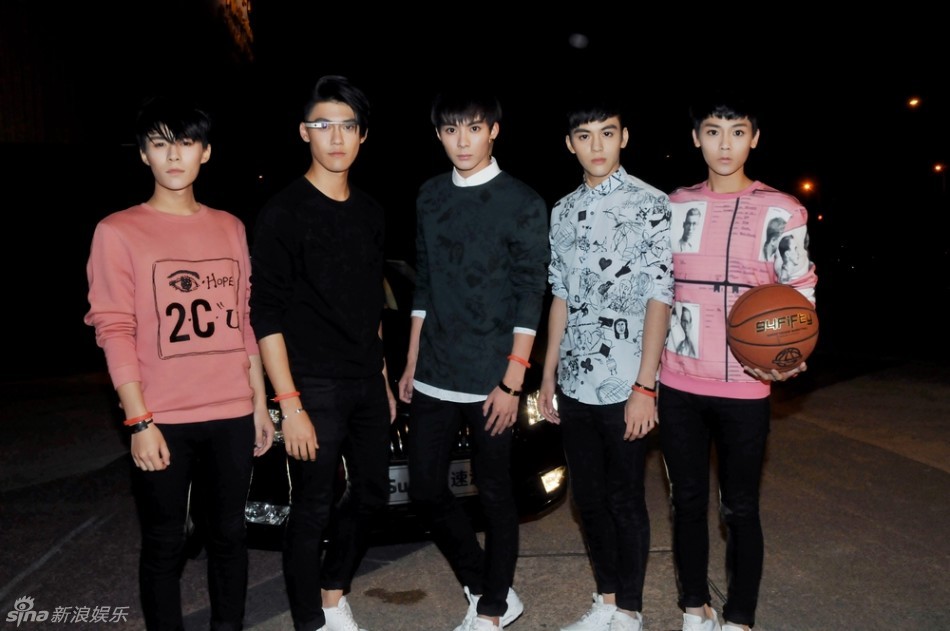 组图:fresh极客少年团登颁奖礼 与尚雯婕献唱_高清图集_新浪网