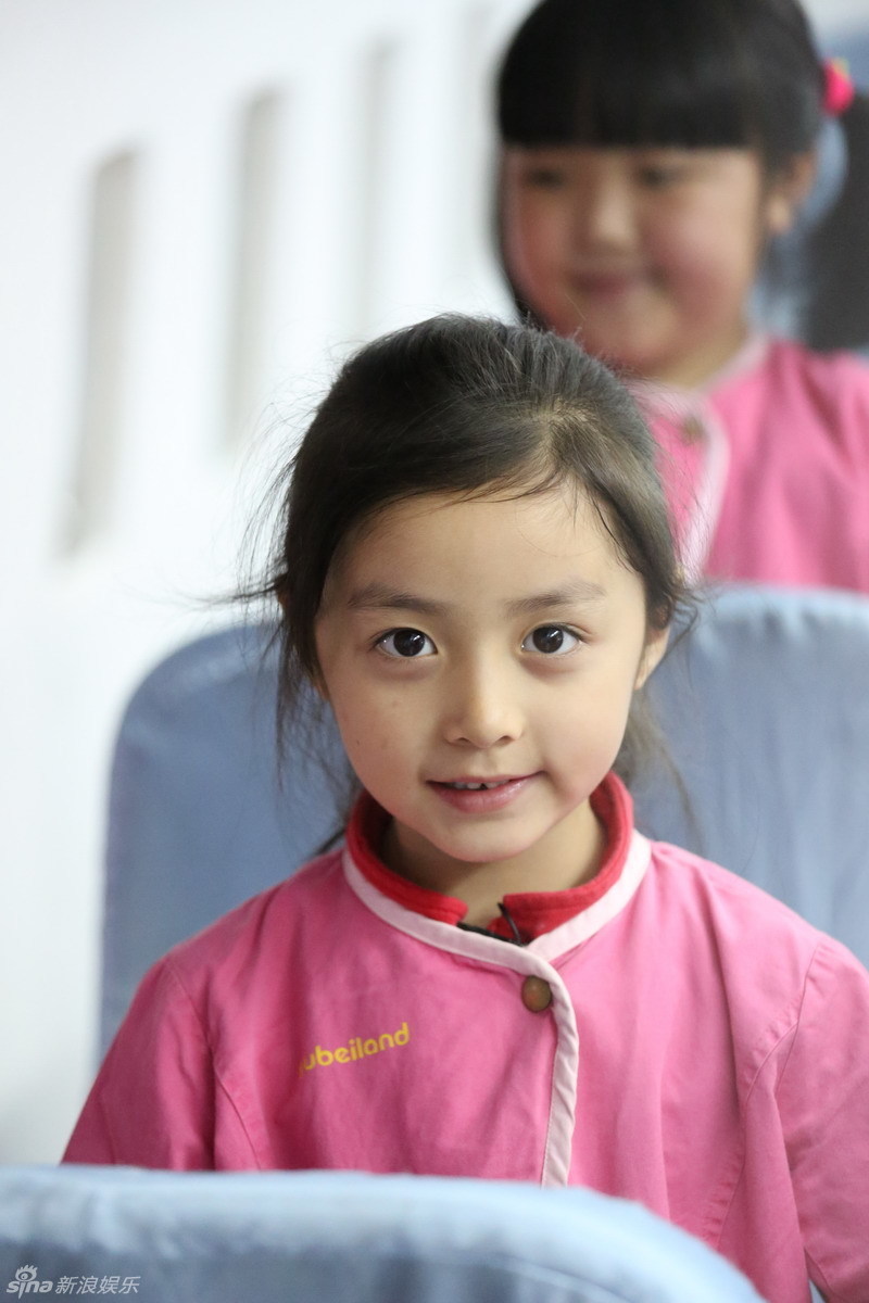 一年级安淇尔颜值爆表 天使萌妹人缘好