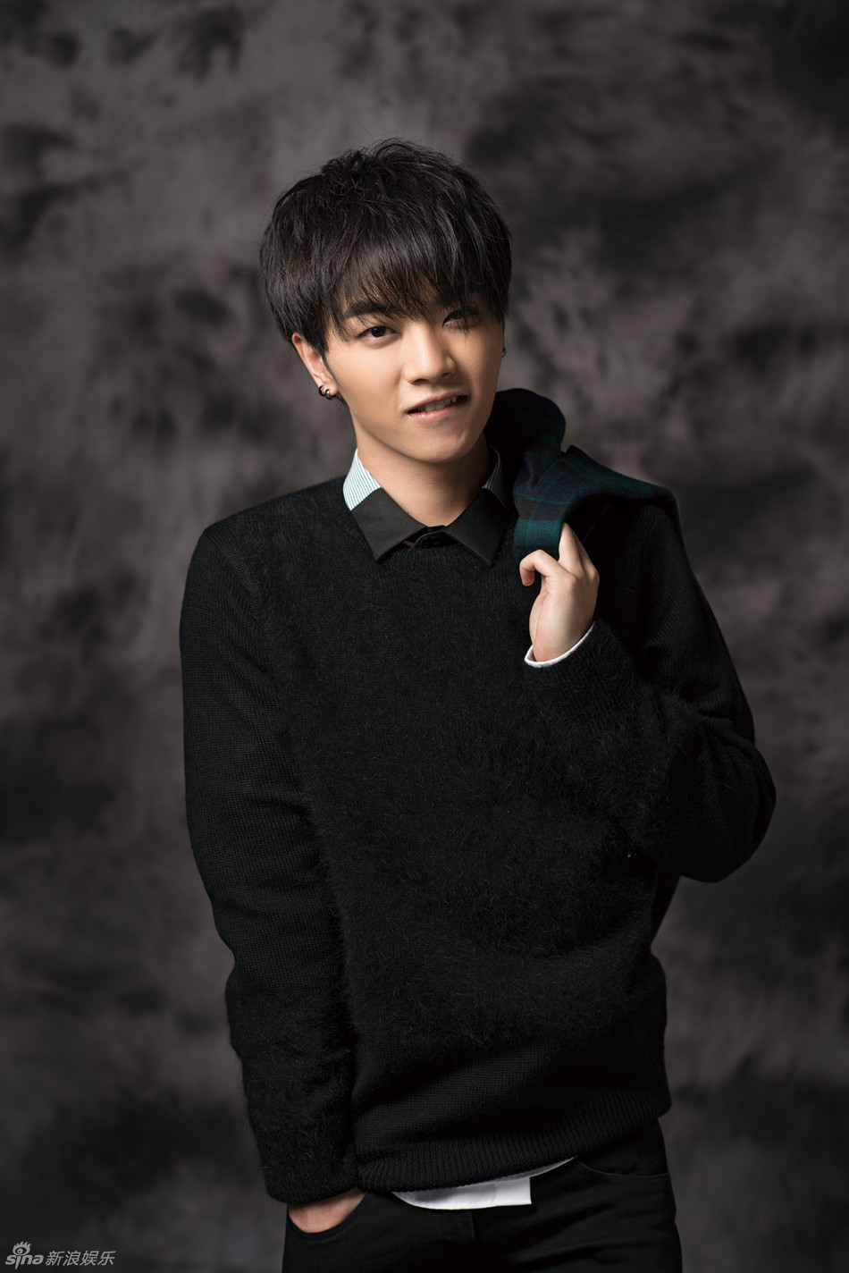 组图:华晨宇杂志照片曝光 摘掉眼镜酷帅十足_高清图集_新浪网