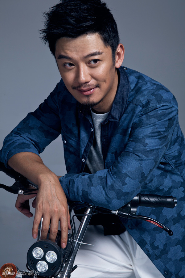 新浪娱乐讯 芦芳生11月5日生日,一组他的写真曝光.