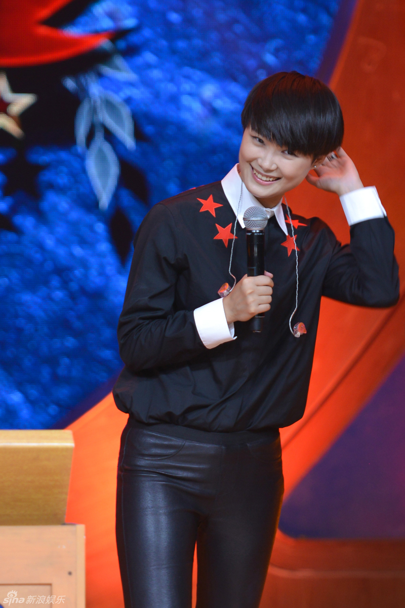 一向鲜少亮相综艺节目的李宇春,不仅现场演绎三首新专辑歌曲并大跳