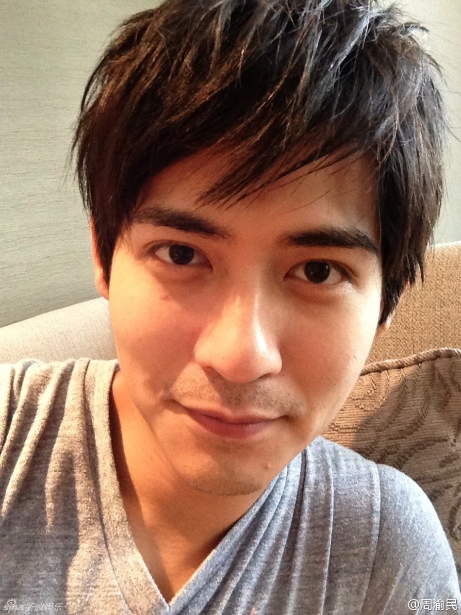 新浪娱乐讯 生活中十分低调的仔仔周渝民,自开通新浪微博后,经常在