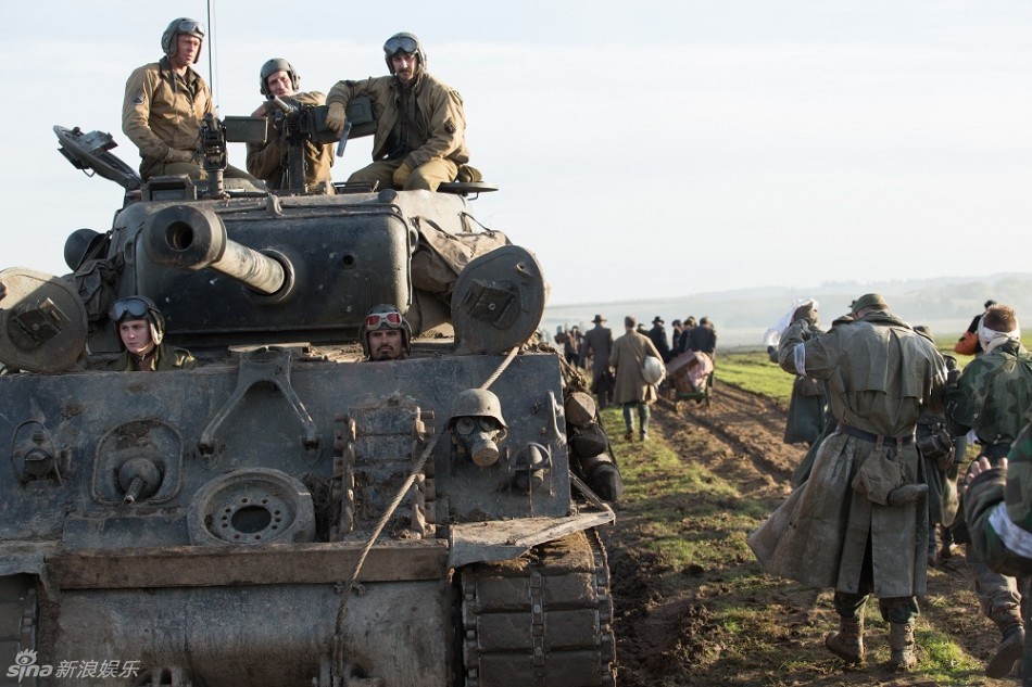 组图:《狂怒》曝坦克大战特辑 谢尔曼对战虎式_高清图集_新浪网