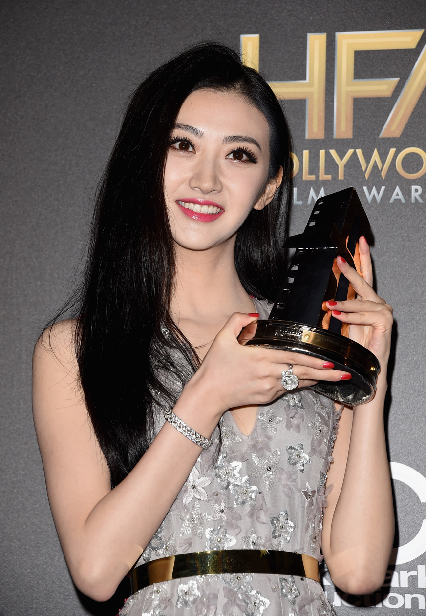 组图:好莱坞电影奖卷福摩尔赢帝后 景甜获奖_高清图集_新浪网