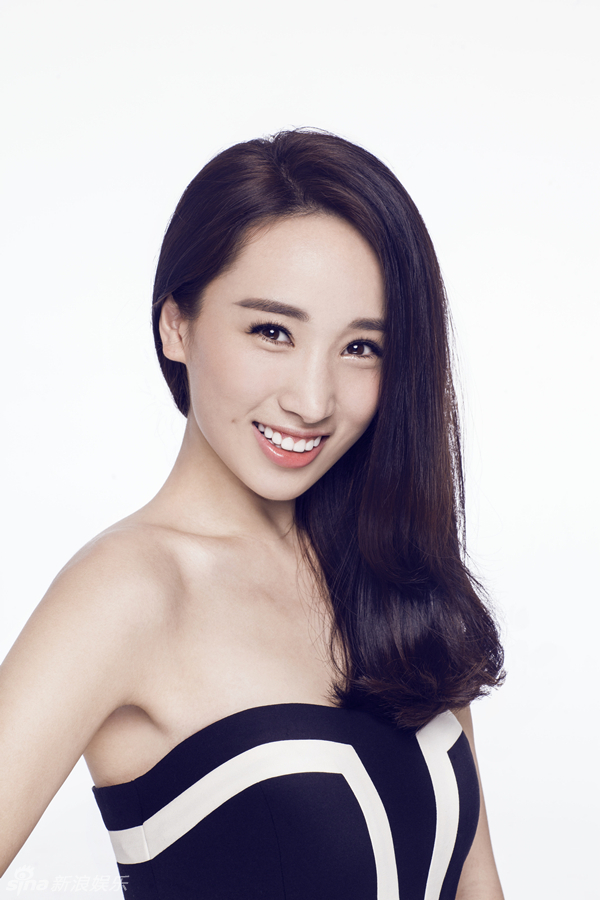 组图:李依蔓时尚写真曝光 小露香肩优雅迷人_高清图集_新浪网