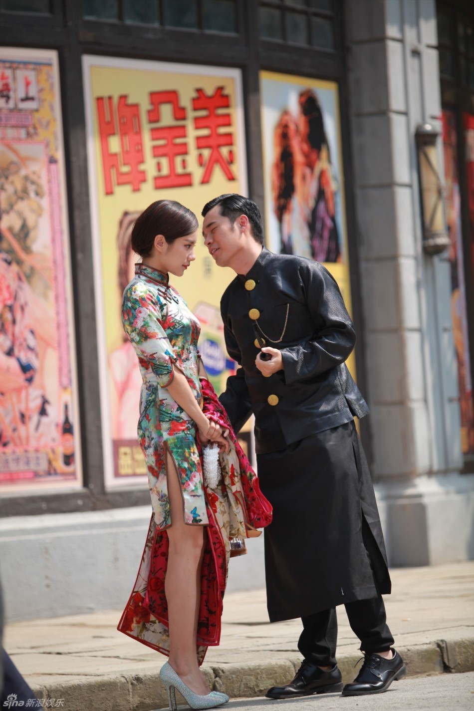 21 11:12:42 1 / 14 新浪娱乐讯 在本期节目中,"奔跑团"和伊一胡海泉