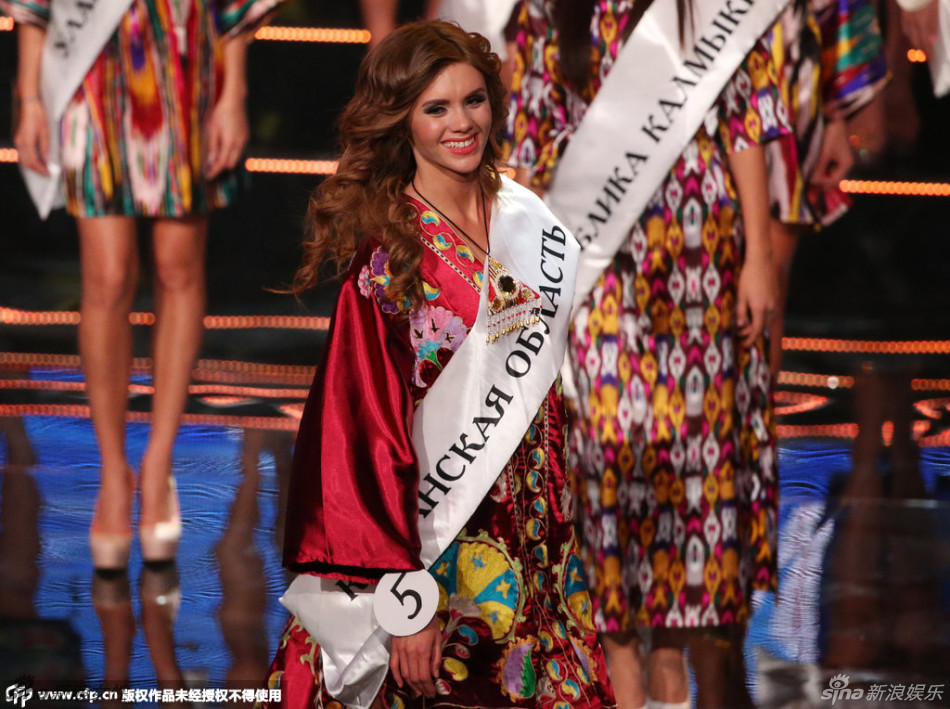 地球小姐烈焰红唇妖艳