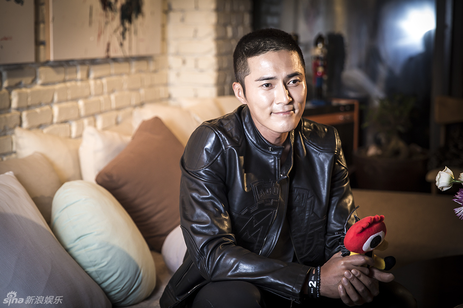 组图:《坏家伙们》赵东赫展硬汉性感_高清图集_新浪网