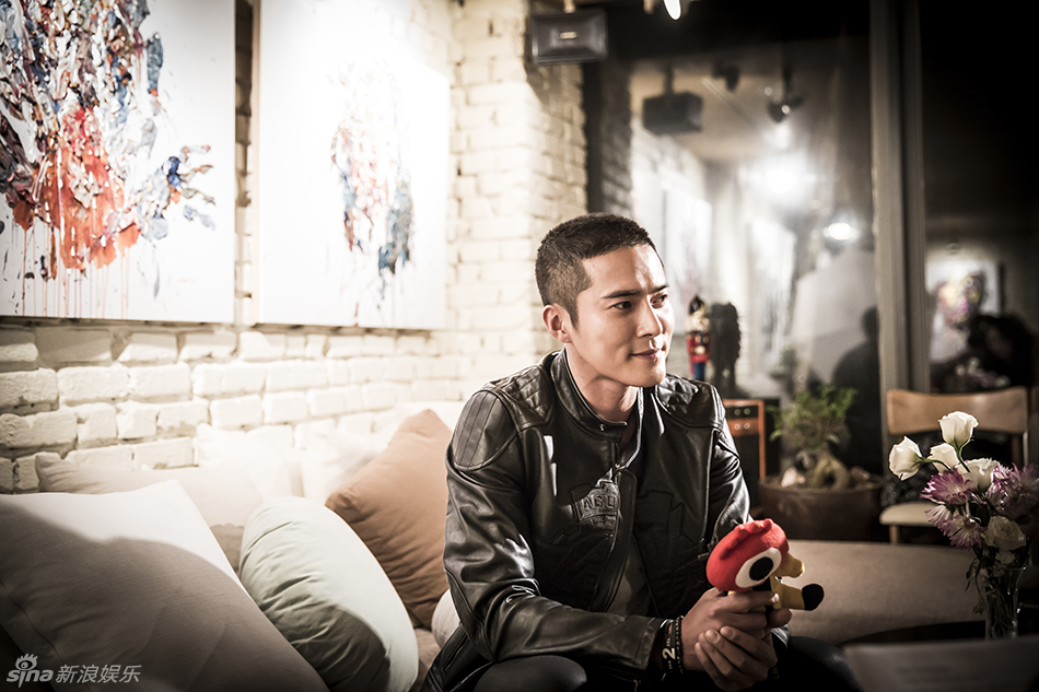 组图:《坏家伙们》赵东赫展硬汉性感_高清图集_新浪网