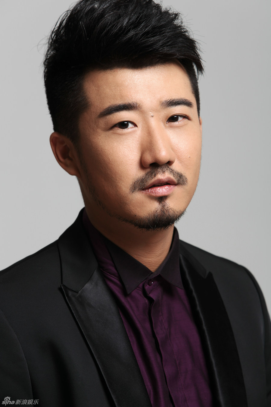 组图:刘名洋曝时尚写真 现代装绅士帅气_高清图集_新浪网