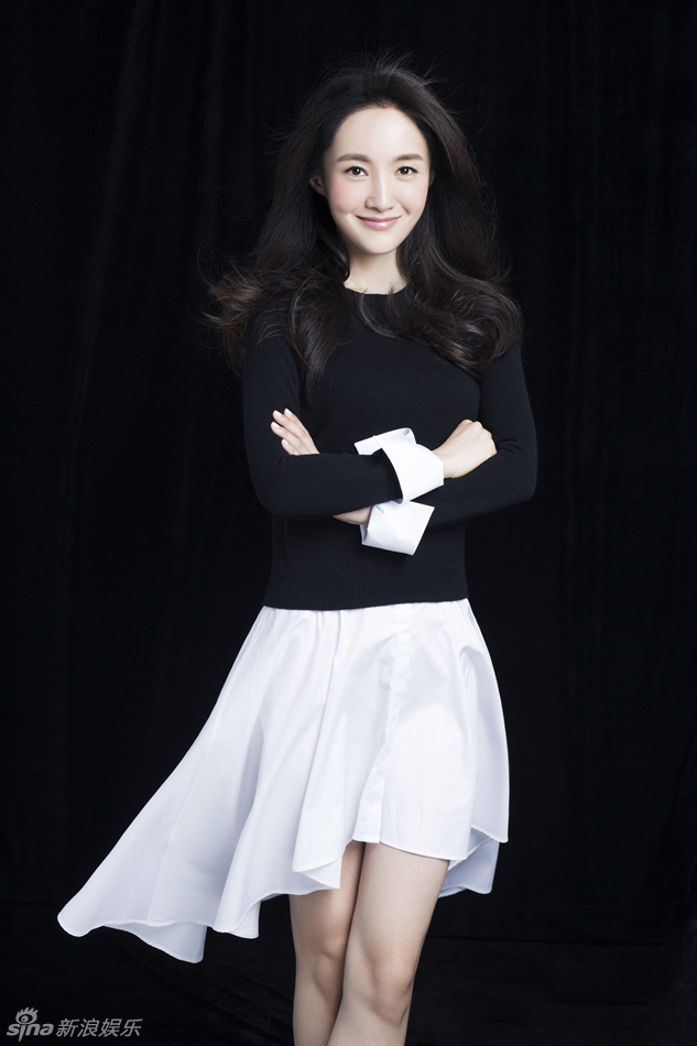 组图:衣珊暖心写真曝光 迷人笑眼展小女人魅力_高清图集_新浪网