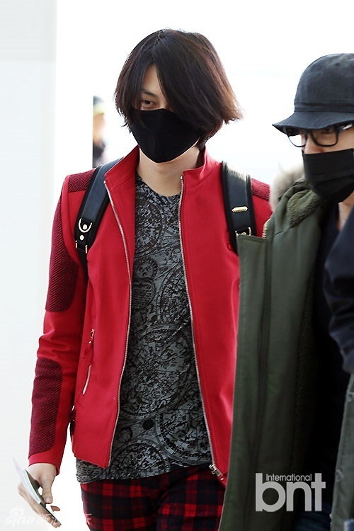 12.01】【明星】super junior机场 银赫利特对拜 希澈仅露一只眼