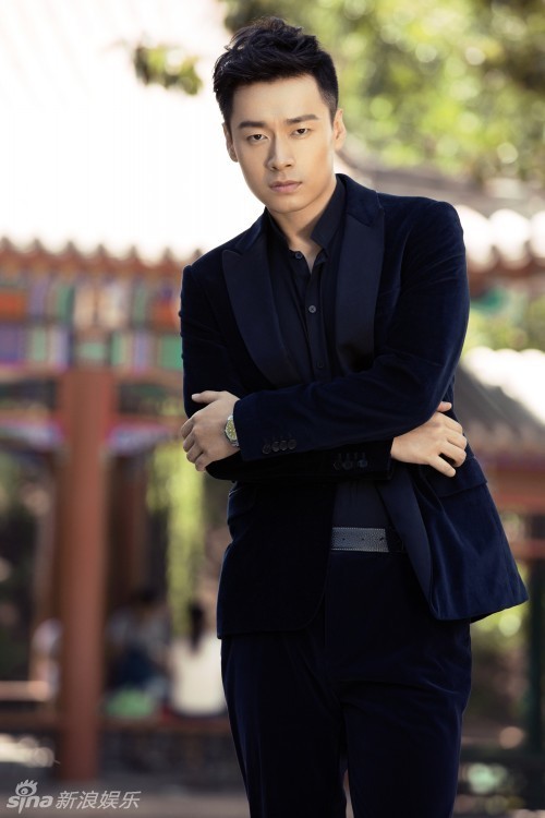 组图:于青斌初冬写真曝光 置身大自然展活力_高清图集_新浪网