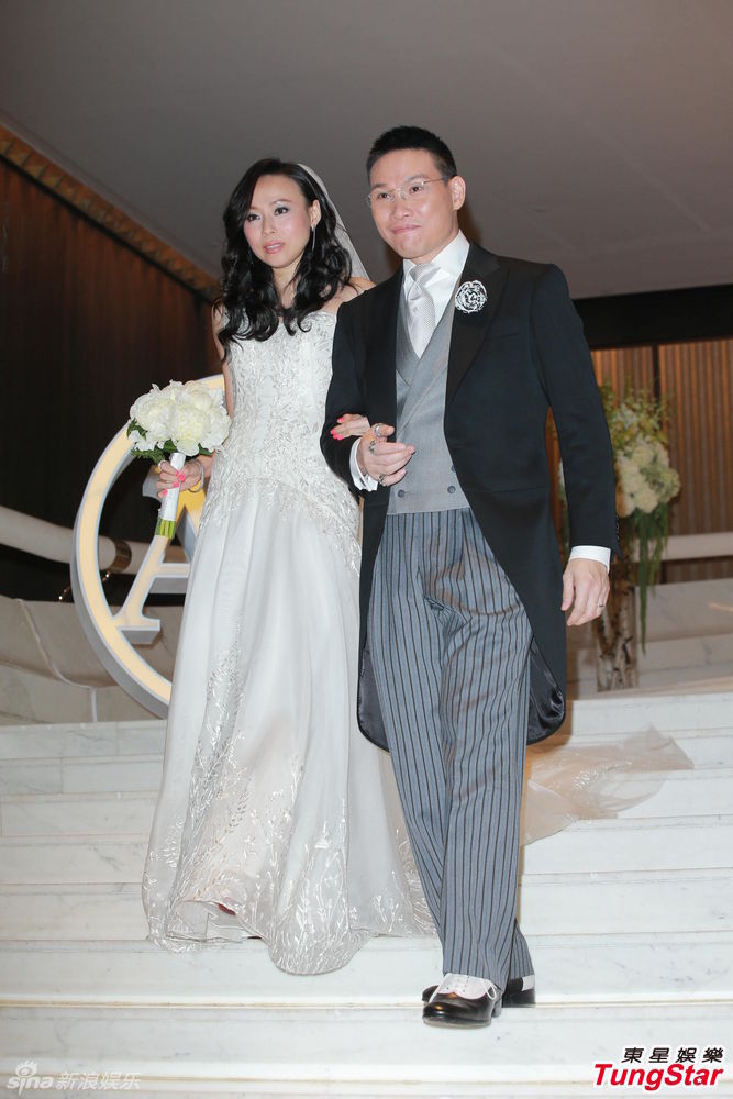 组图:苏永康大婚热吻娇妻 陈奕迅证婚抿嘴笑_高清图集_新浪网