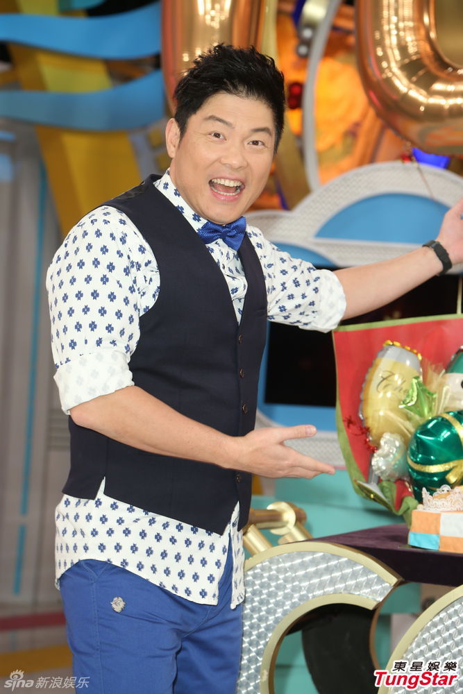 1 / 6 新浪娱乐讯 曾国城和严立婷主持的《一袋女王》破一千集,曾国城