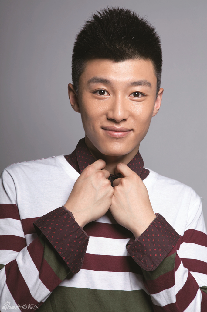 代旭拍摄时尚写真 沉静魅力忧郁气质