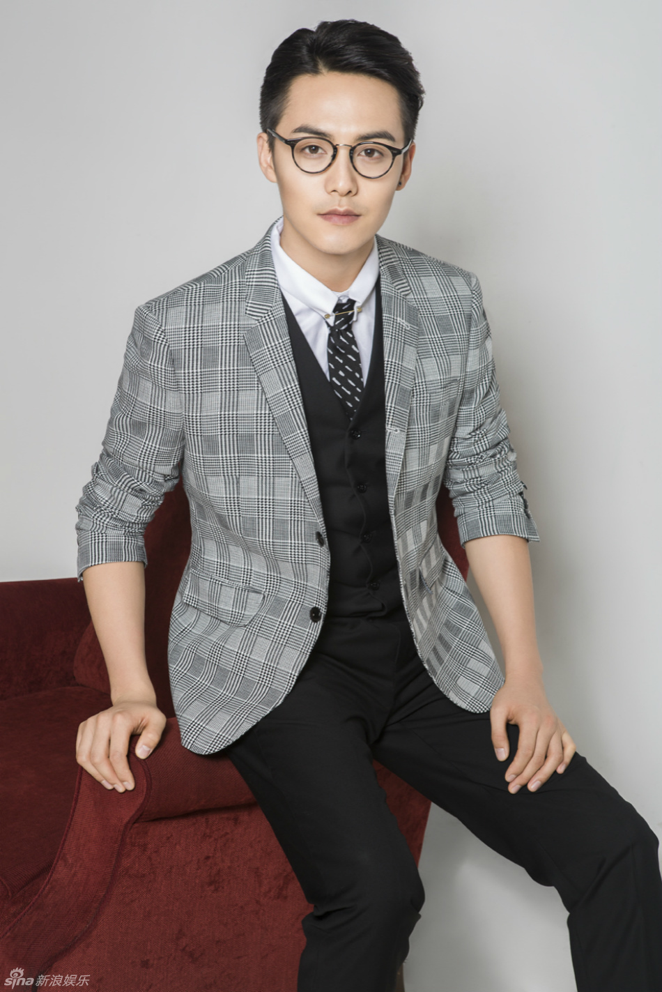 组图:马天宇变精致暖男 粉西服格子衫温馨十足_高清图集_新浪网
