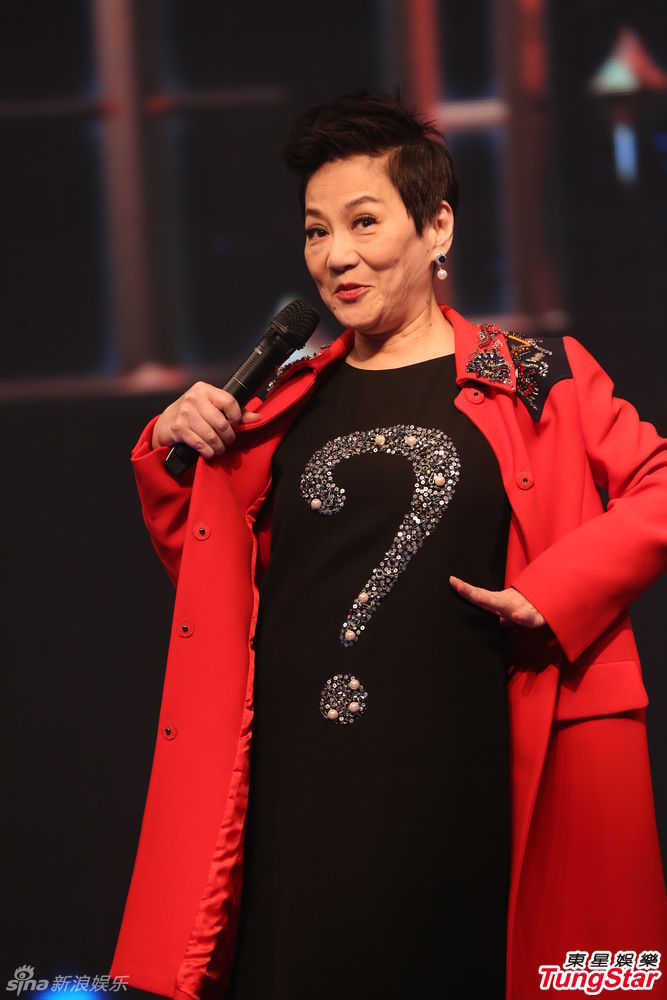 组图:张小燕再战新节目 担心肥到没衣穿