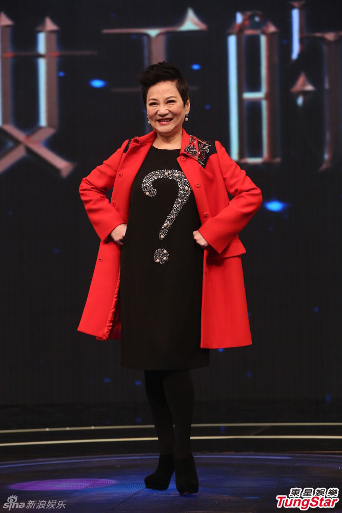 组图:张小燕再战新节目 担心肥到没衣穿