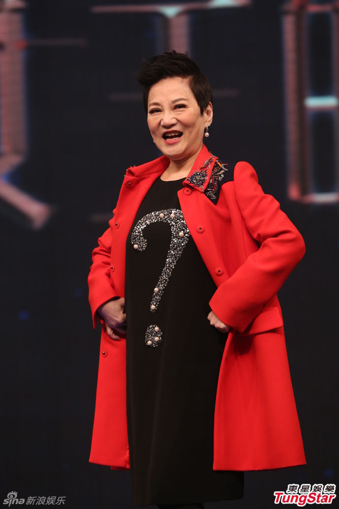 组图:张小燕再战新节目 担心肥到没衣穿