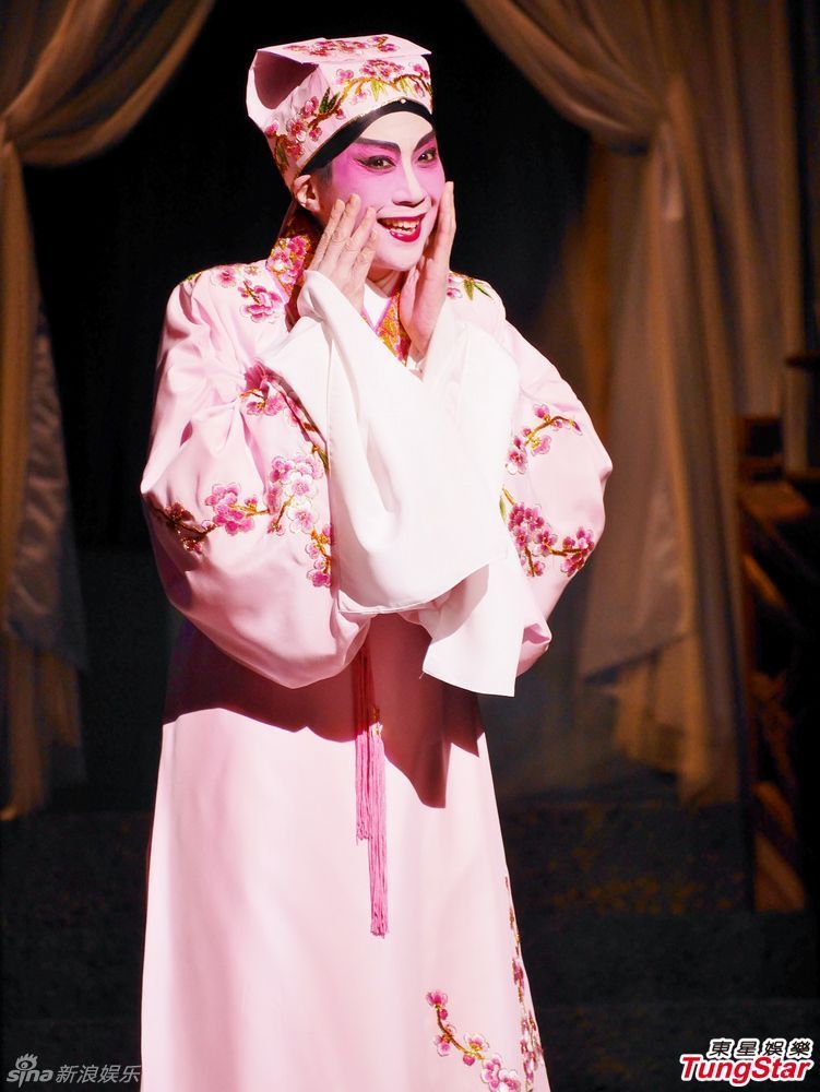 组图:龙剑笙演出成功 赌王四太欲邀其赴澳门_高清图集_新浪网