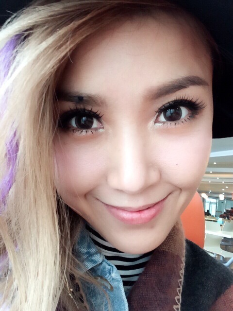 [私人相册]王蓉整容变蛇精 靠神曲跑商演爱自拍