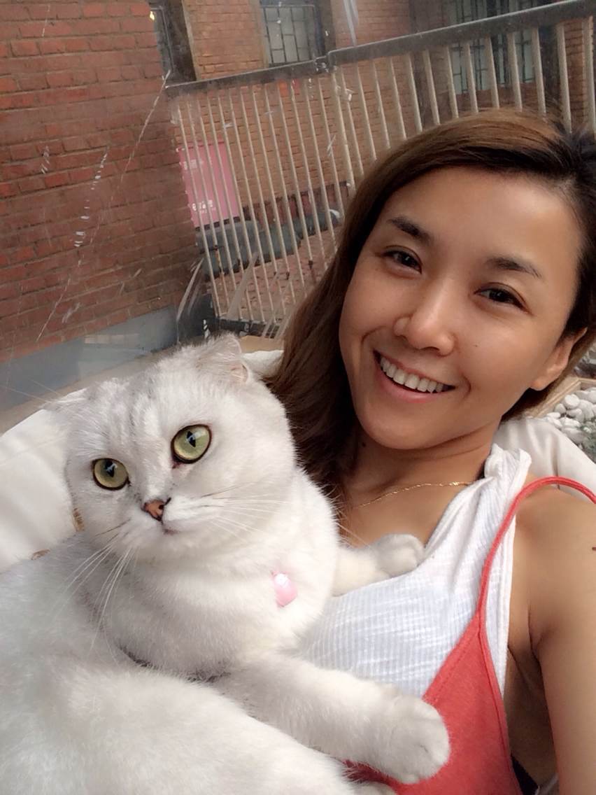 [私人相册]王蓉整容变蛇精 靠神曲跑商演爱自拍