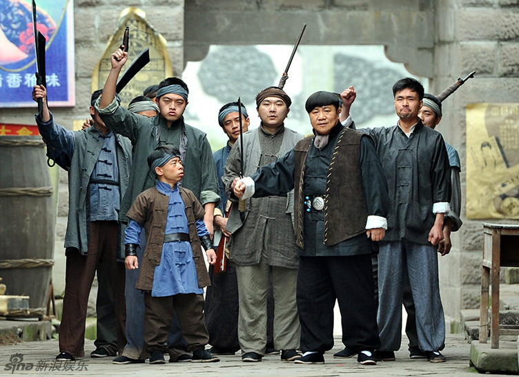 组图:《傻儿传奇》开播 "哈儿师长"重磅回归_高清图集_新浪网