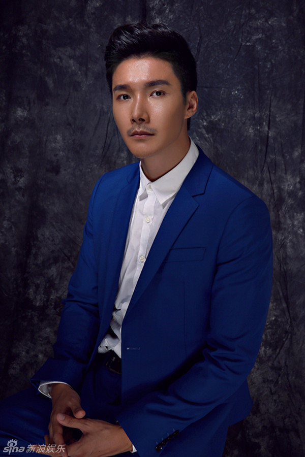 新浪娱乐讯 近日,李泰曝光了一组高清写真,精致的西服下完美身材尽显