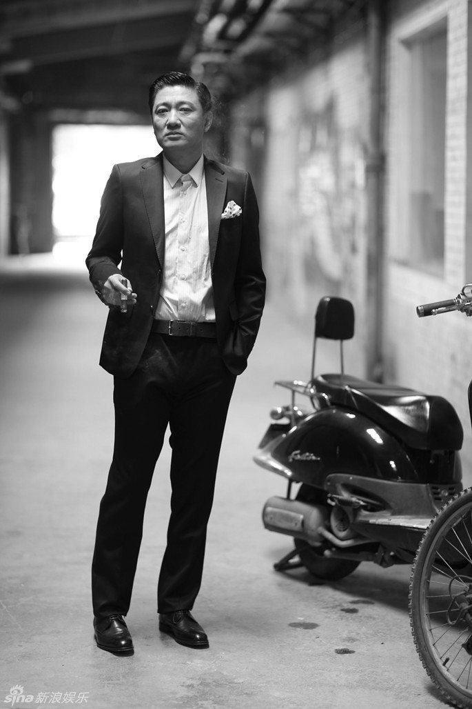 组图:韩青黑白型男大片 展成熟英伦绅士风_高清图集_新浪网